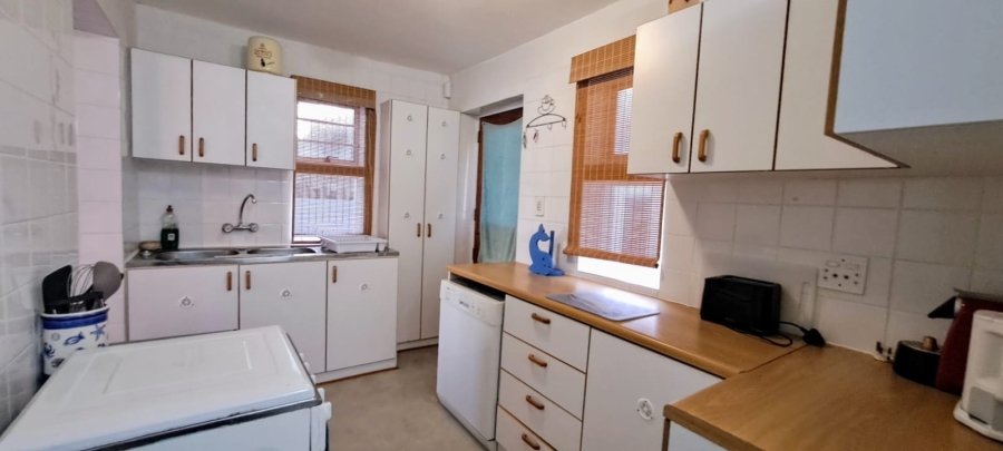 To Let 5 Bedroom Property for Rent in Vermont Western Cape